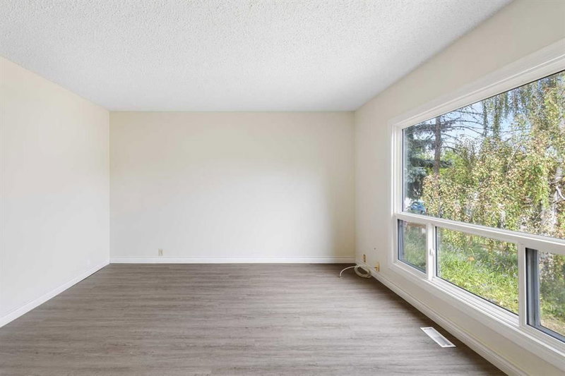 13 Bernard Drive NW, Beddington Heights — interior photo 5