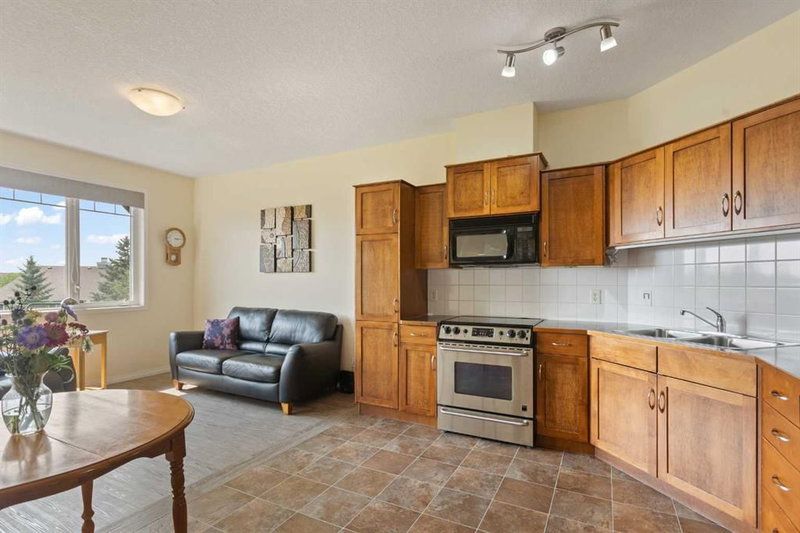 308, 43 Sunrise Loop SE, Sunrise Meadows — interior photo