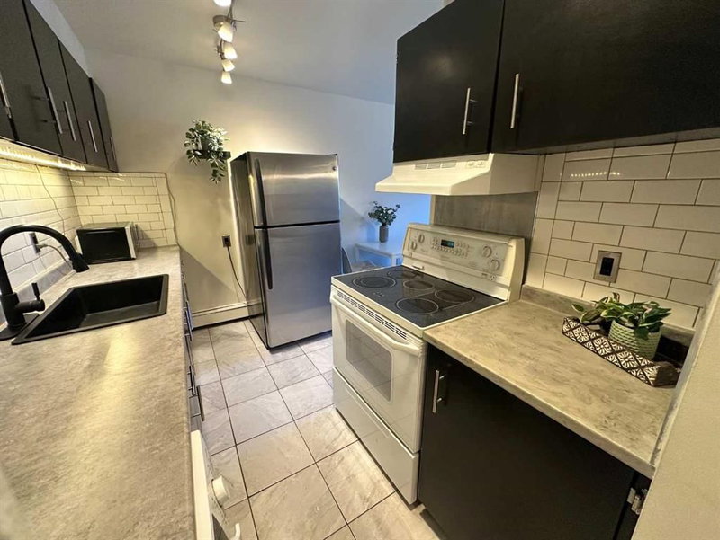 206, 1829 11 Avenue SW, Sunalta — interior photo