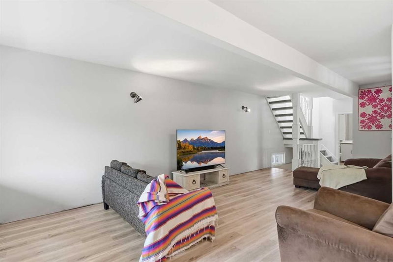211 7 Street NE, Bridgeland/Riverside — interior photo 5