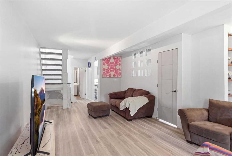 211 7 Street NE, Bridgeland/Riverside — interior photo 6