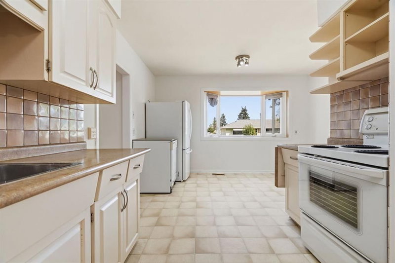 100 Westminster Drive SW, Westgate — interior photo 5