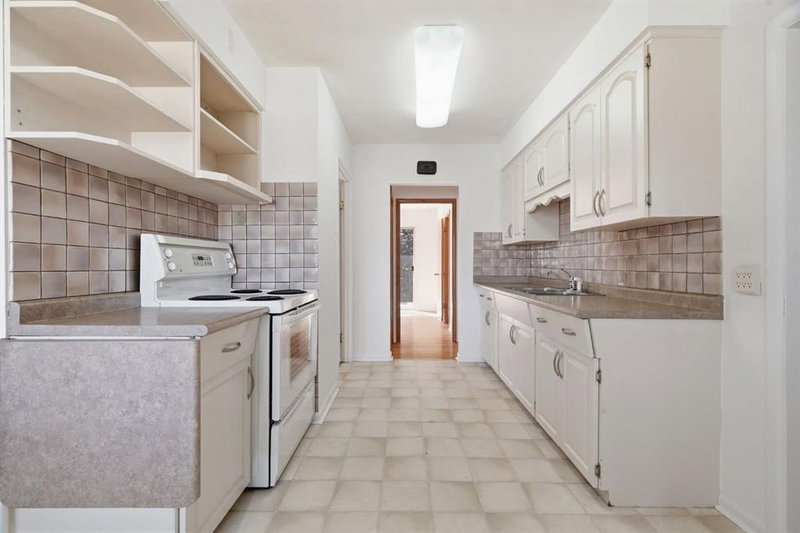 100 Westminster Drive SW, Westgate — interior photo 6