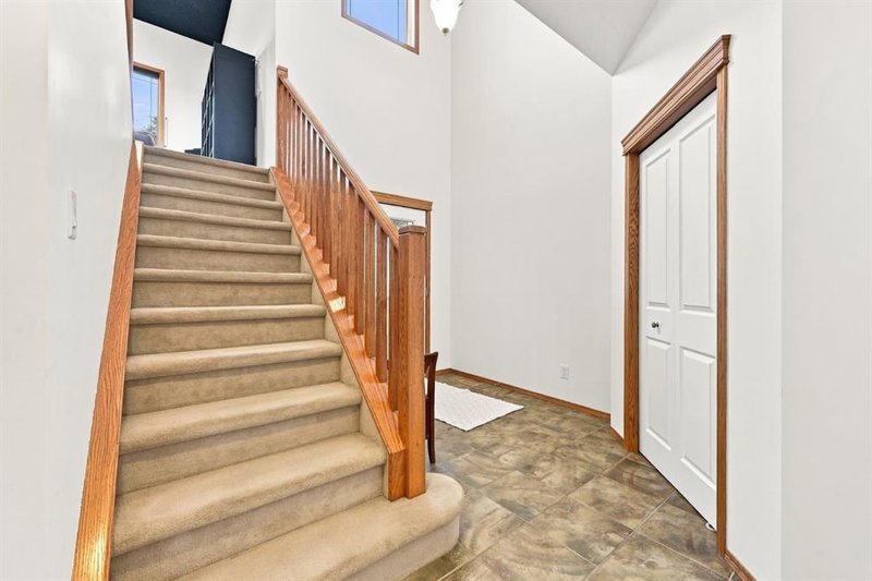 32 Tuscany Ravine Crescent NW, Tuscany — interior photo
