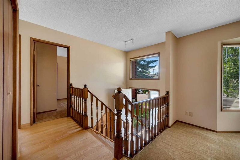124 Macewan Drive NW, MacEwan Glen — interior photo