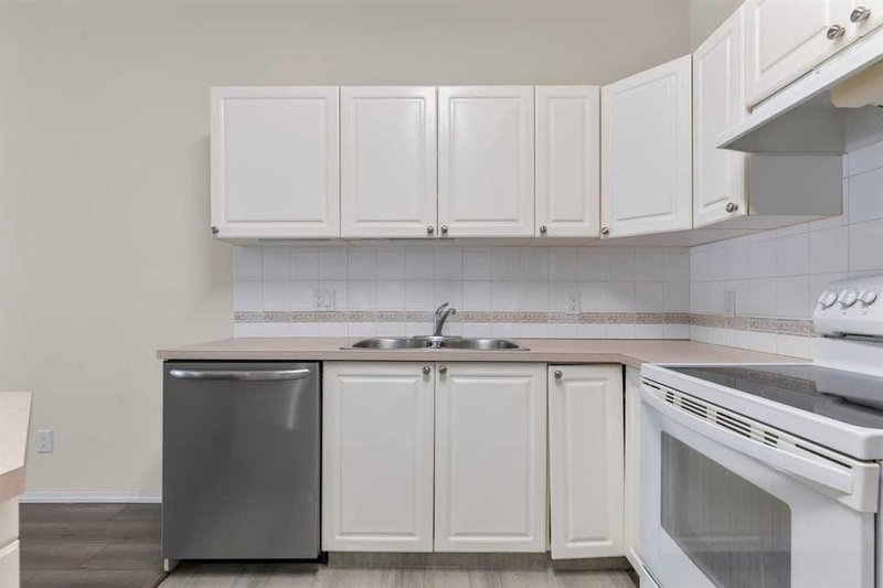 114, 2850 51 Street SW, Glenbrook — interior photo 5