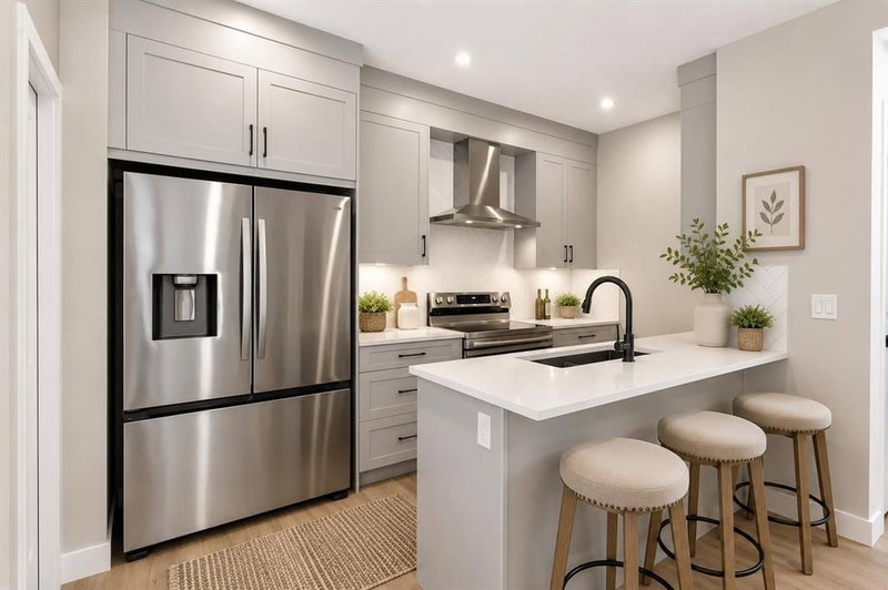 1063 Bayview Crescent SW, Bayview — interior photo