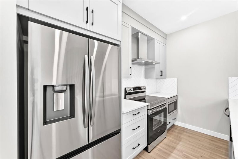 1063 Bayview Crescent SW, Bayview — interior photo 5
