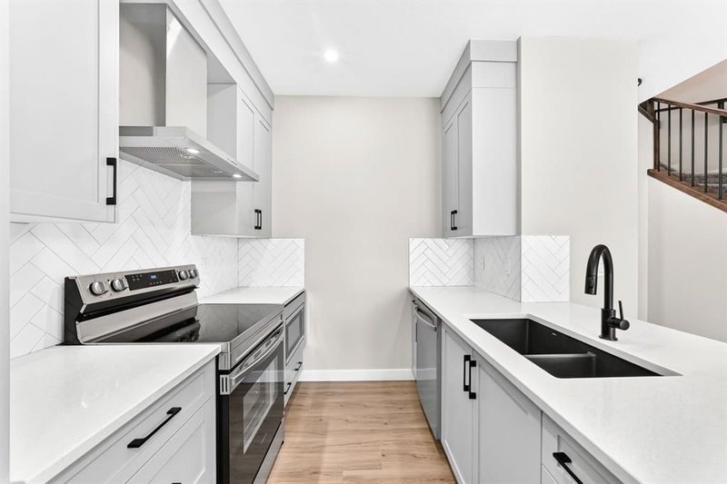 1063 Bayview Crescent SW, Bayview — interior photo 6