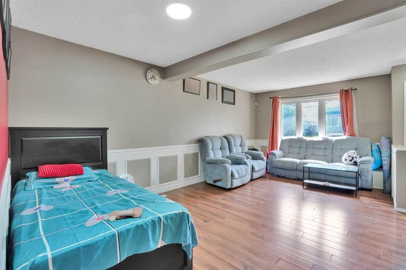 95 Castlegreen Close NE, Castleridge — interior photo