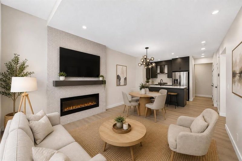 1075 Bayview Crescent SW, Bayview — interior photo