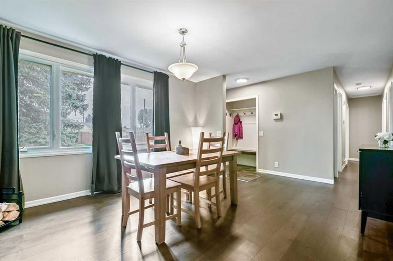 135 Manora Hill NE, Marlborough Park — interior photo 5