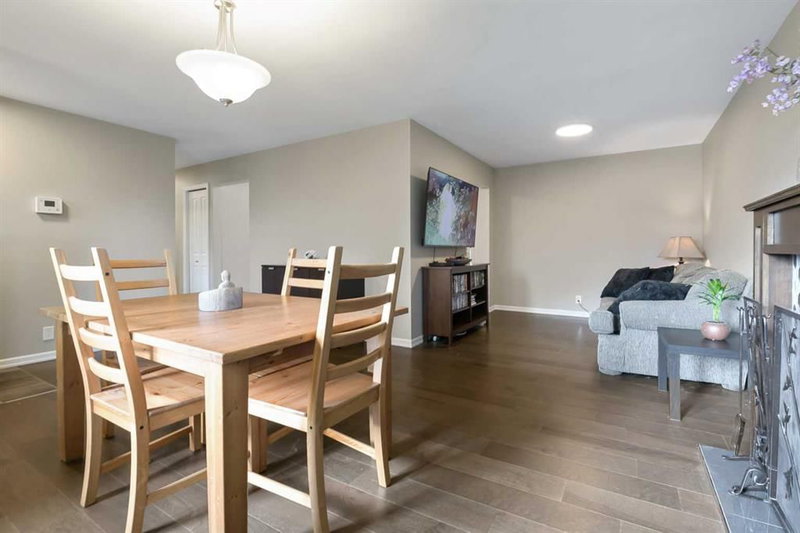 135 Manora Hill NE, Marlborough Park — interior photo 6