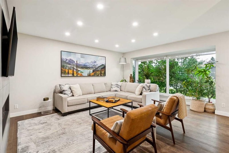 5327 17 Avenue SW, Glendale — interior photo
