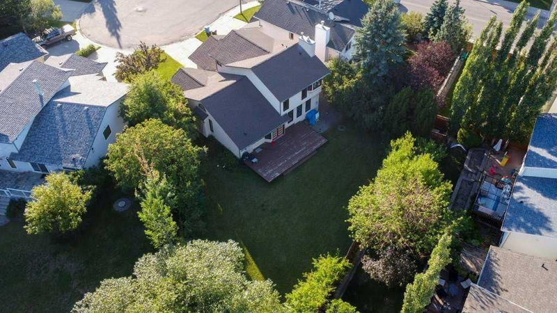 44 Hawkstone Drive NW