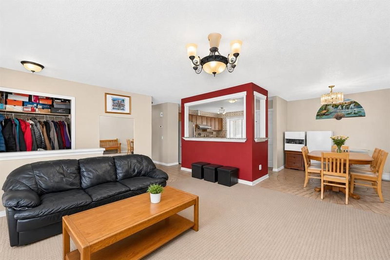 6024 Madigan Drive NE, Marlborough Park — interior photo 6