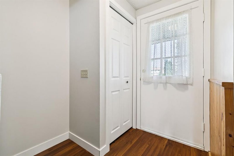 33 Woodhill Court SW, Woodlands — interior photo