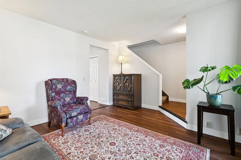 33 Woodhill Court SW, Woodlands — interior photo 6