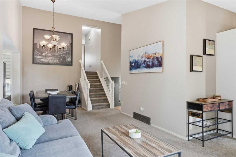 271 Erin Meadow Close SE, Erin Woods — interior photo 5