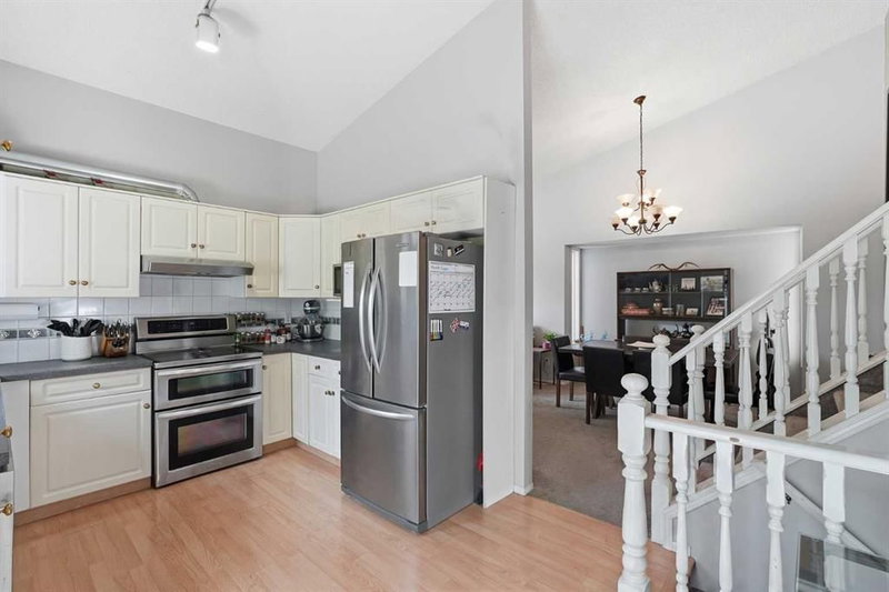 271 Erin Meadow Close SE, Erin Woods — interior photo 6