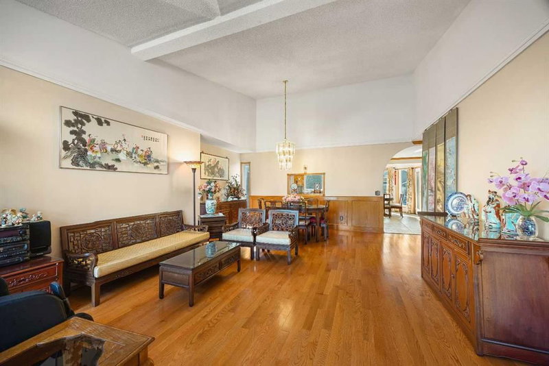 2203 Sirocco Drive SW, Signal Hill — interior photo 5