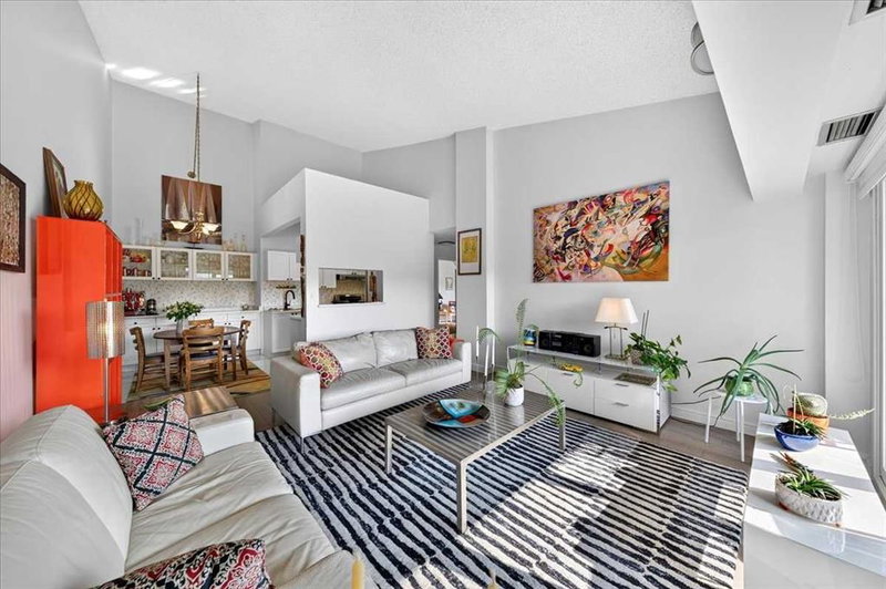 2410, 202 Braeglen Close SW, Braeside — interior photo