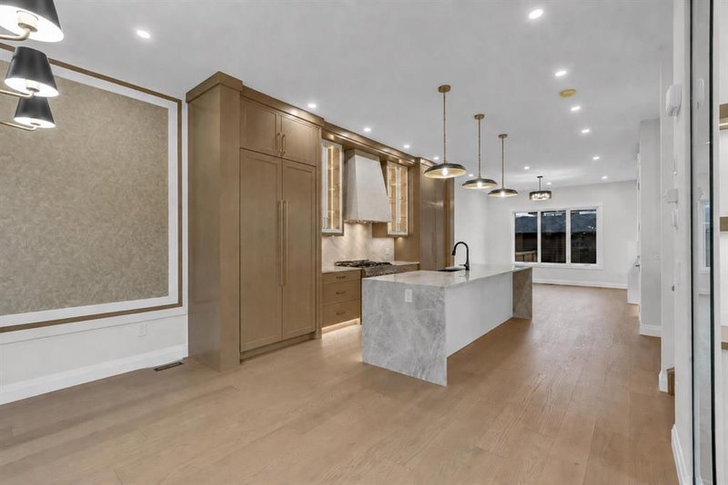 2328 54 Avenue SW, North Glenmore Park — interior photo 5