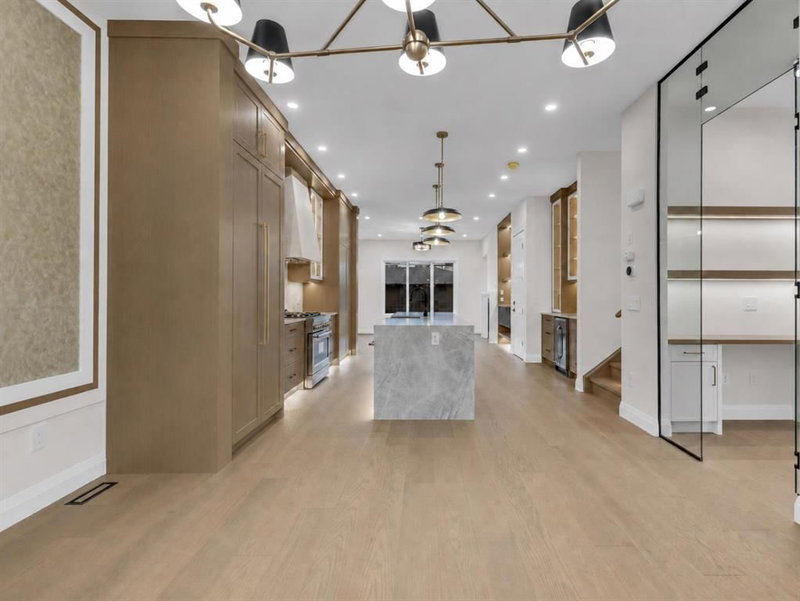 2328 54 Avenue SW, North Glenmore Park — interior photo 6