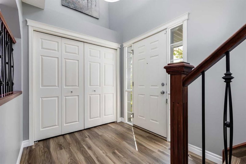 32 Valley Crest Gardens NW, Valley Ridge — interior photo