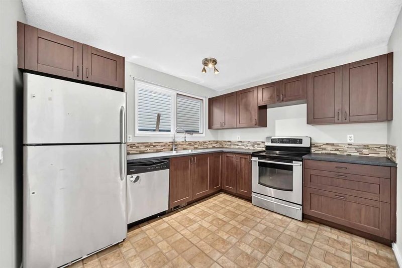 19 Falshire Drive NE, Falconridge — interior photo 6