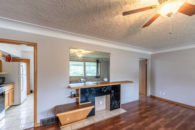 2628 Capitol Hill Crescent NW, Banff Trail — interior photo