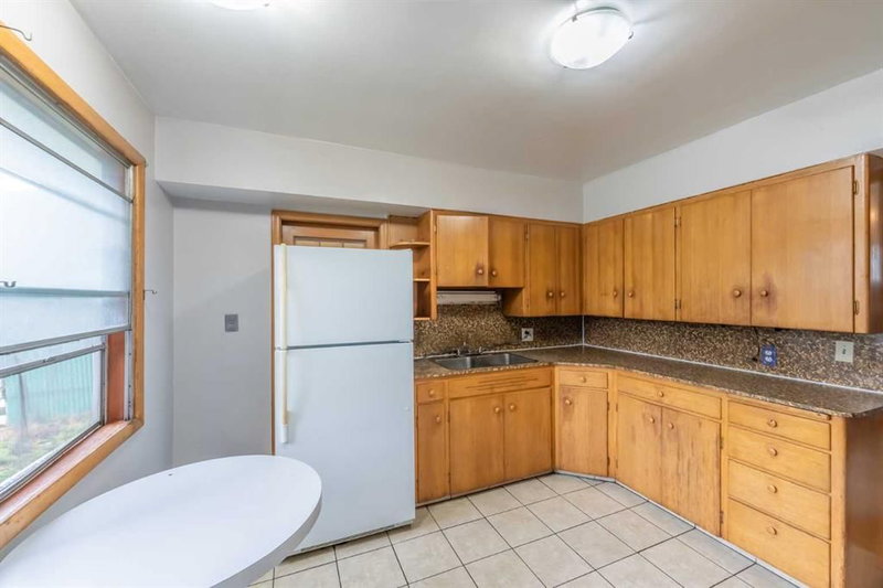 2628 Capitol Hill Crescent NW, Banff Trail — interior photo 6