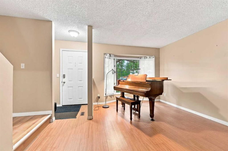 70 Edgeburn Crescent, Edgemont — interior photo 5