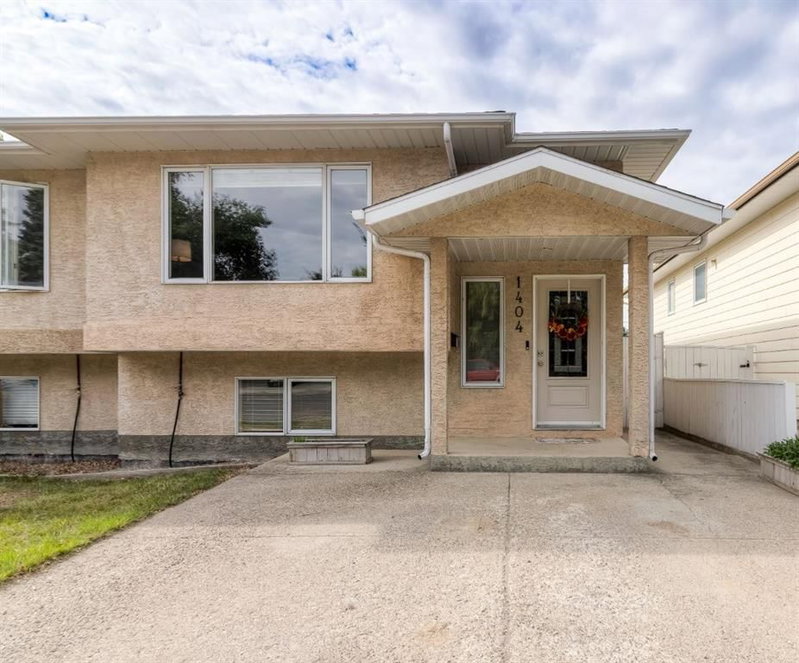 1404 16 Avenue S