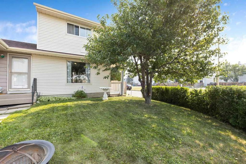 44 Falwood Crescent NE, Falconridge — photo 2
