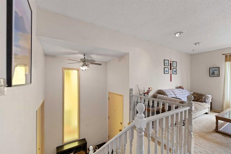 224 Berwick Way NW, Beddington Heights — interior photo