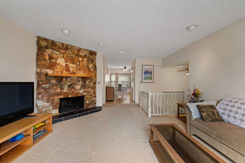 224 Berwick Way NW, Beddington Heights — interior photo 7