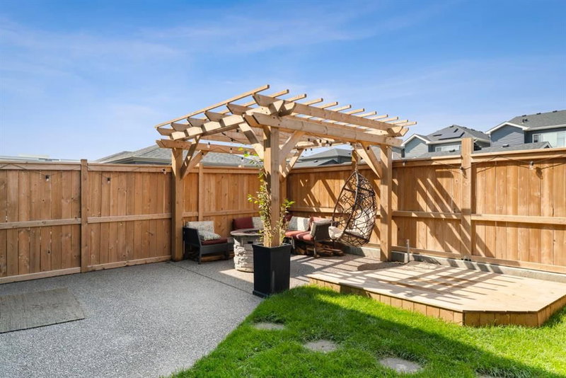 115 Wolf Willow Boulevard SE, Wolf Willow — interior photo