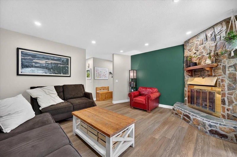 57 Beacham Way NW, Beddington Heights — interior photo 5