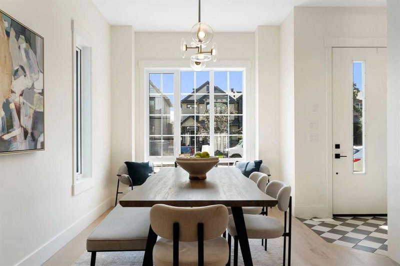 528 52 Avenue SW, Windsor Park — interior photo 5