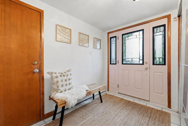 8628 7 Street SW, Haysboro — interior photo