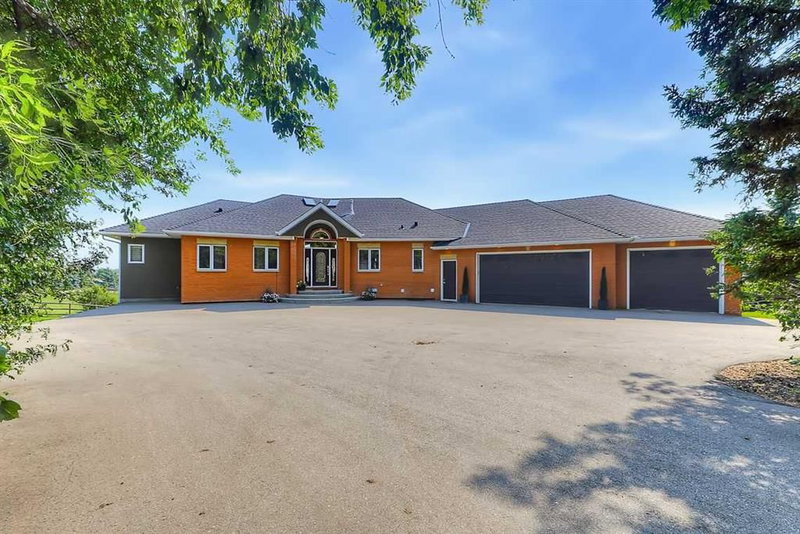 286027 11 Street W, Rural Foothills County — interior photo