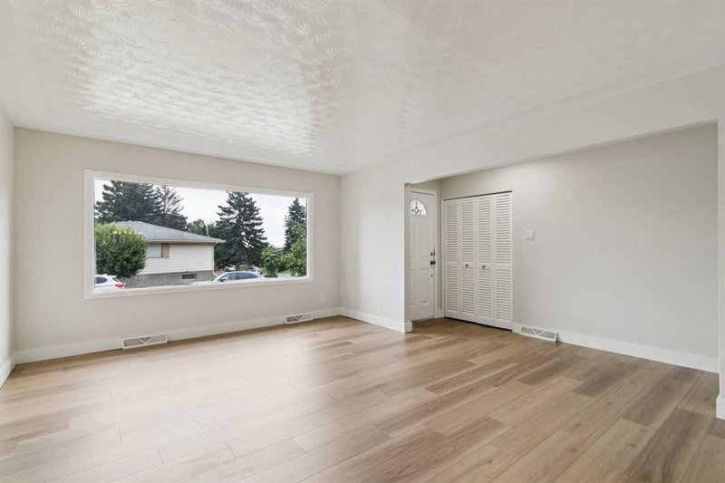 10415 8 Street SW, Southwood — interior photo