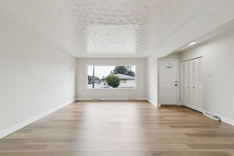 10415 8 Street SW, Southwood — interior photo 5