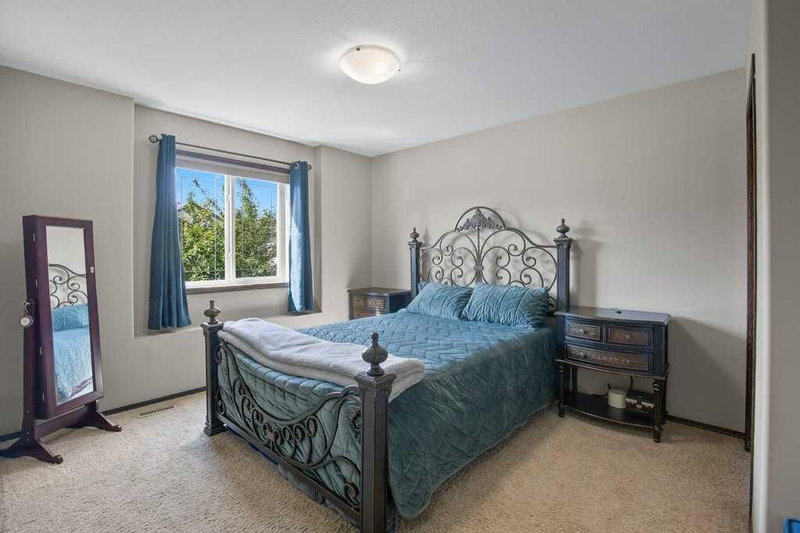 22 Valley Crescent