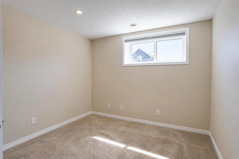 149 Walden Parade SE, Walden — interior photo 6