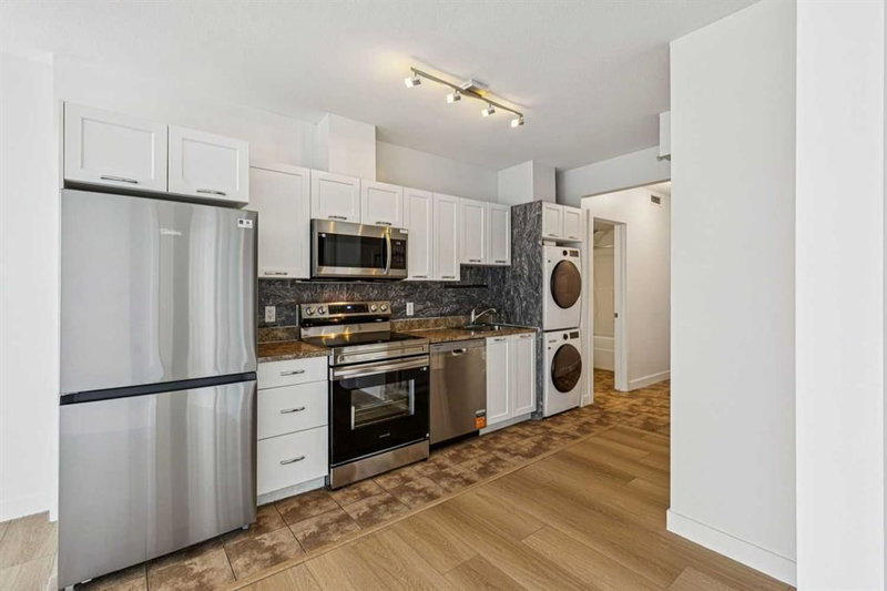 903, 3830 Brentwood Road NW, Brentwood — interior photo