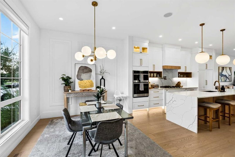 236 30 Avenue NE, Tuxedo Park — interior photo