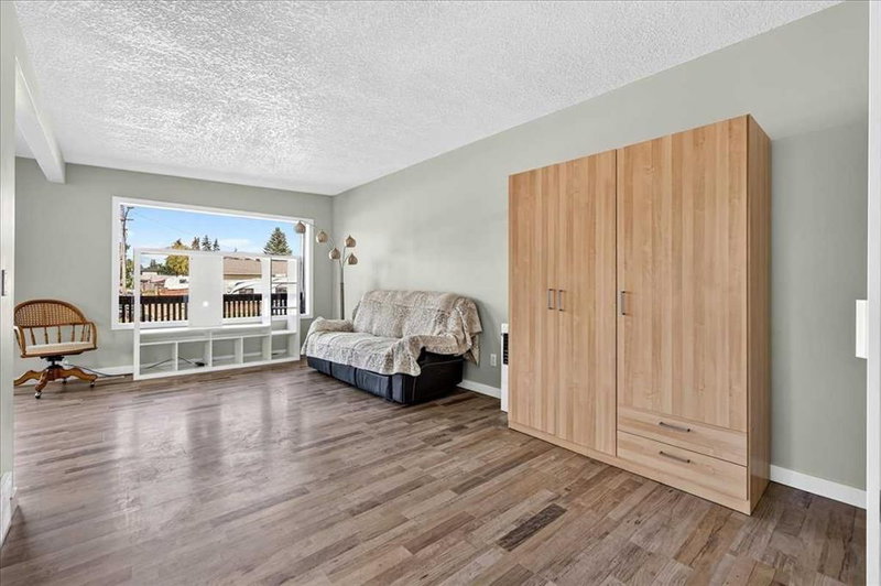 4309 26 Avenue SE, Dover — interior photo