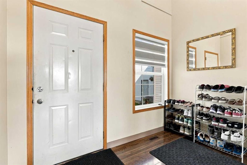 55 Anaheim Crescent NE, Monterey Park — interior photo